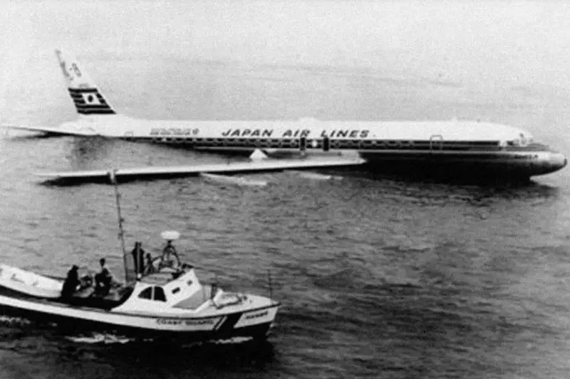 JAL 002 in San Francisco Bay