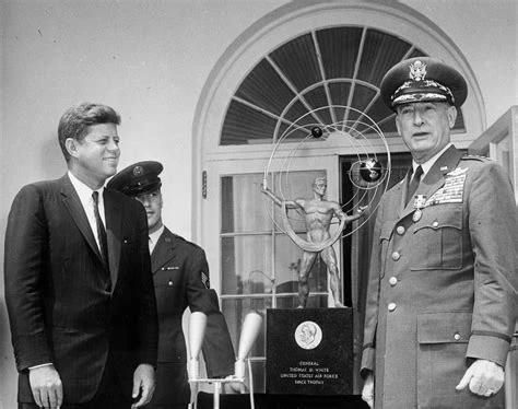Gen Thomas White